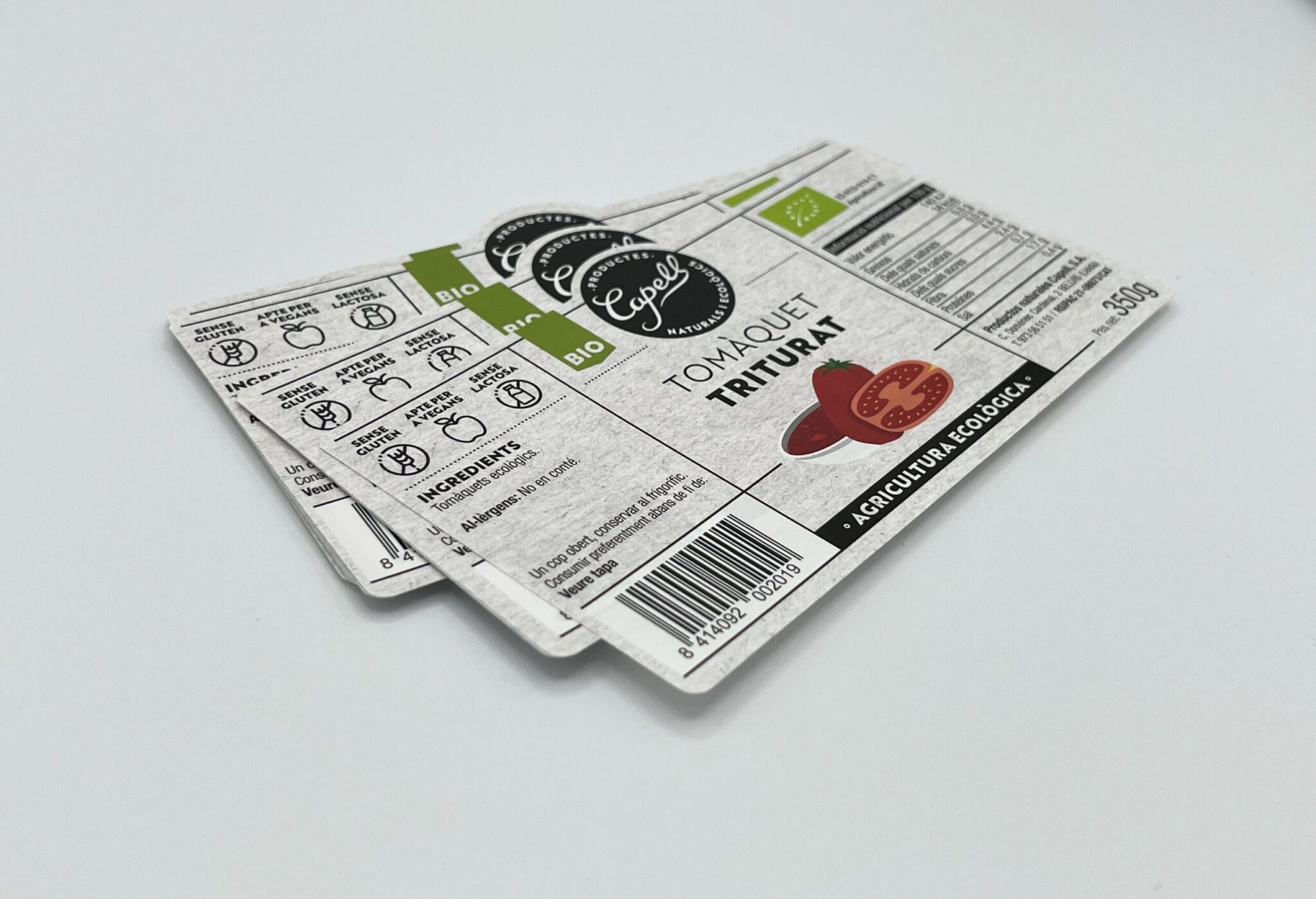 También podemos imprimir etiquetas troqueladas como las de la imagen de nuestro cliente Productos Capell, para encoladora automática con cola fría.